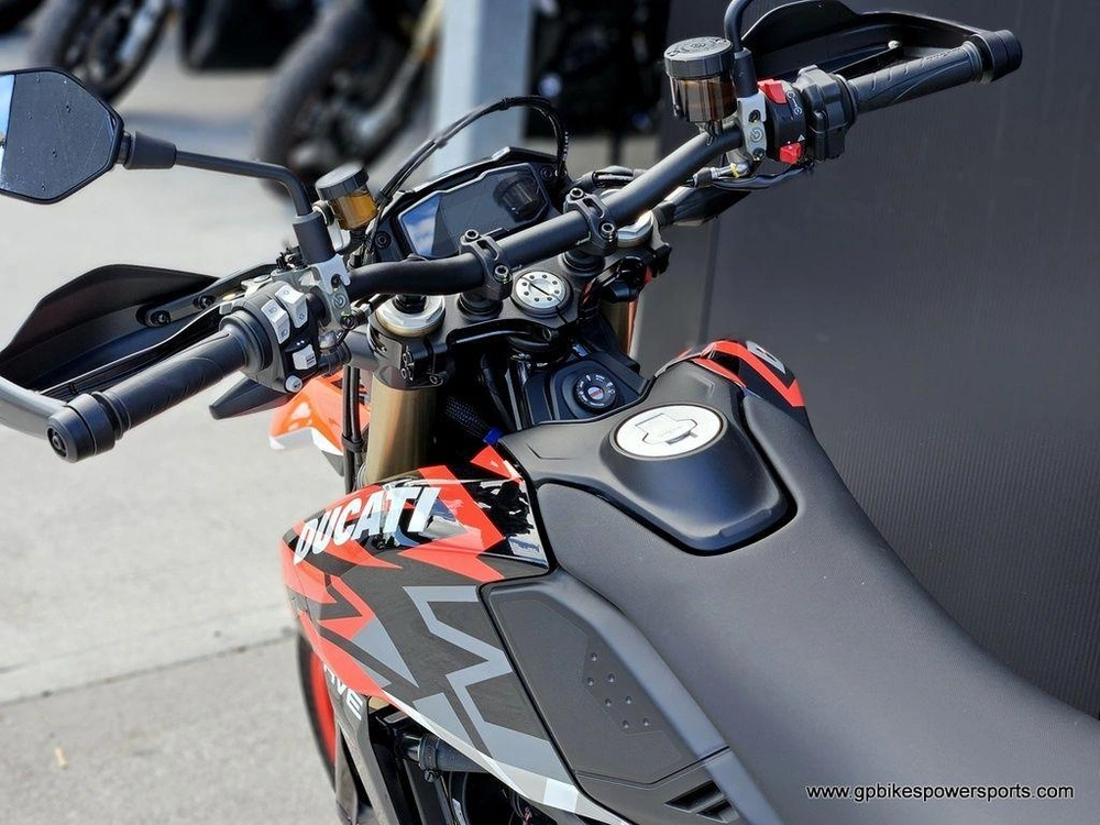 2025 Ducati Hypermotard 698 Mono Rve Graffiti