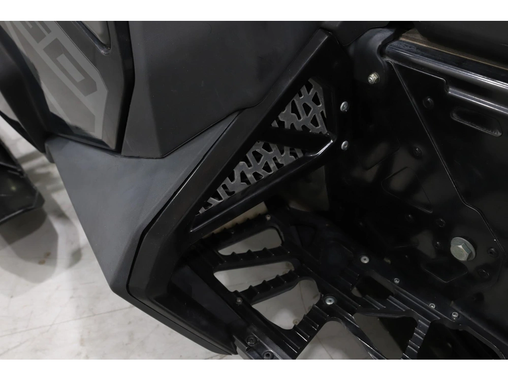 2024 Polaris 650 Indy Adventure 137 alt