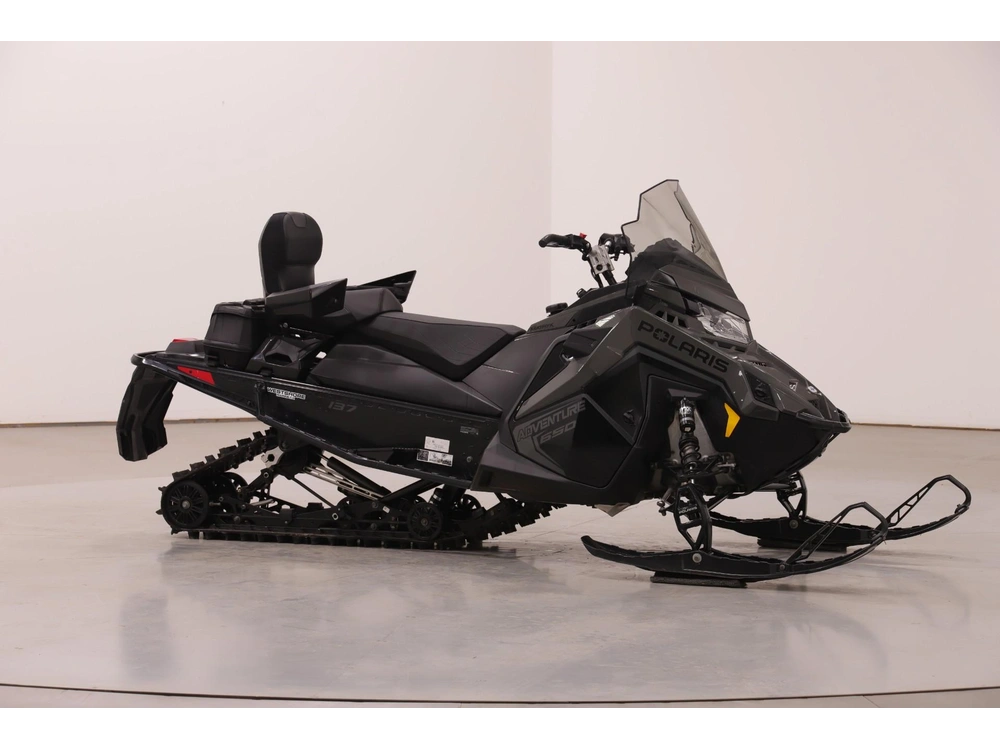 2025 Polaris 650 Indy Adventure 137 alt