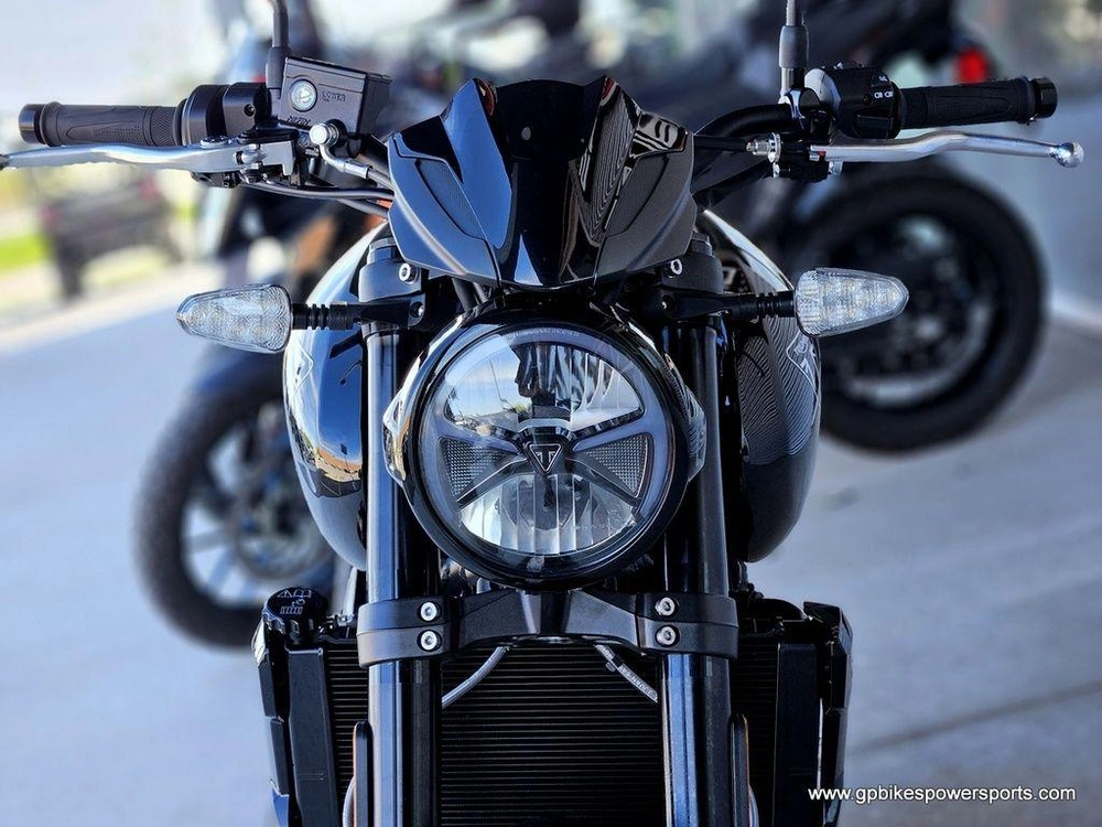 2026 Triumph Trident 800 Jet Black