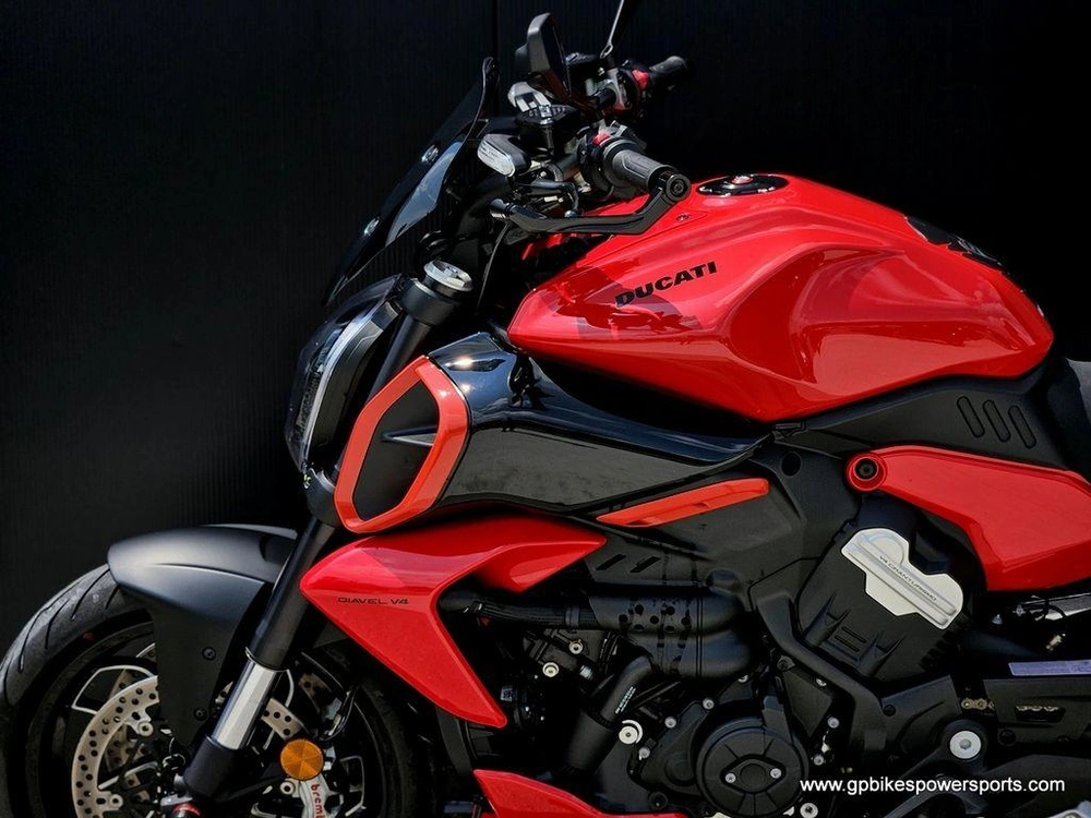 2024 Ducati Diavel V4 Red