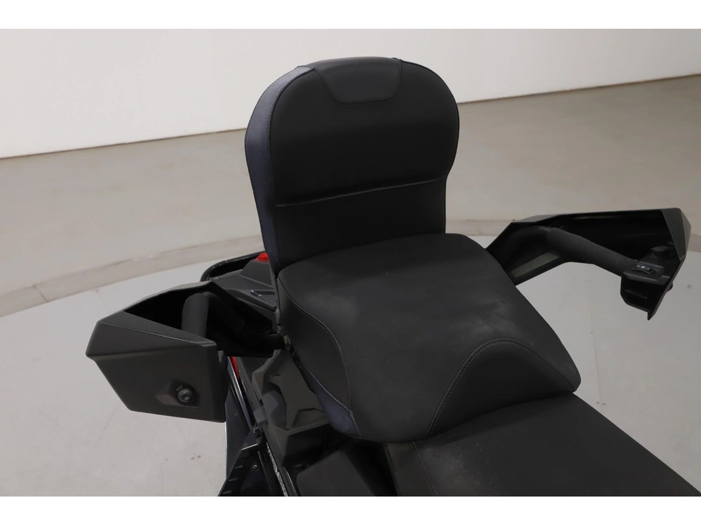 2024 Polaris 650 Indy Adventure 137 alt