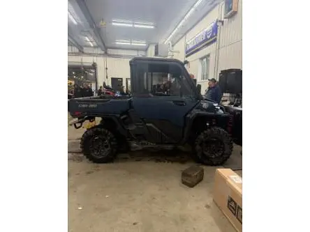 2026 Can-Am Defender LIMITED CAB HD11