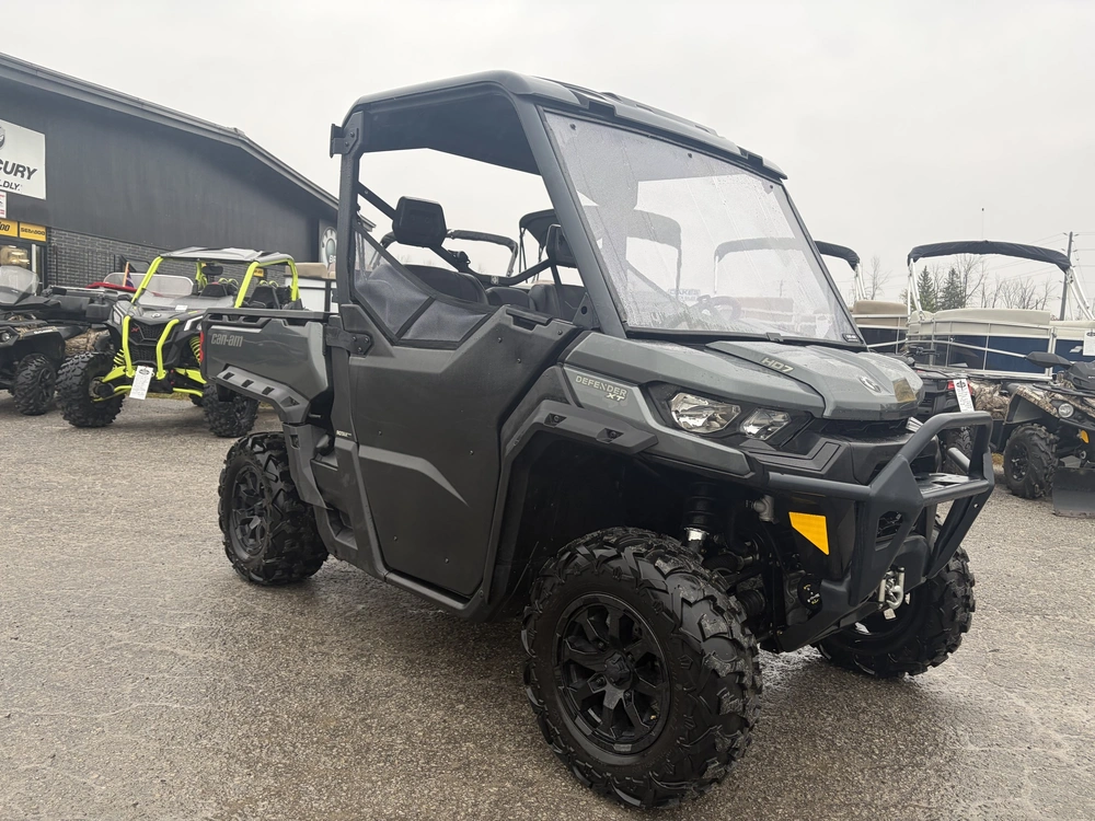 2024 Can-am Defender Xt Hd 7 With Half Doors & Hc Windshield alt