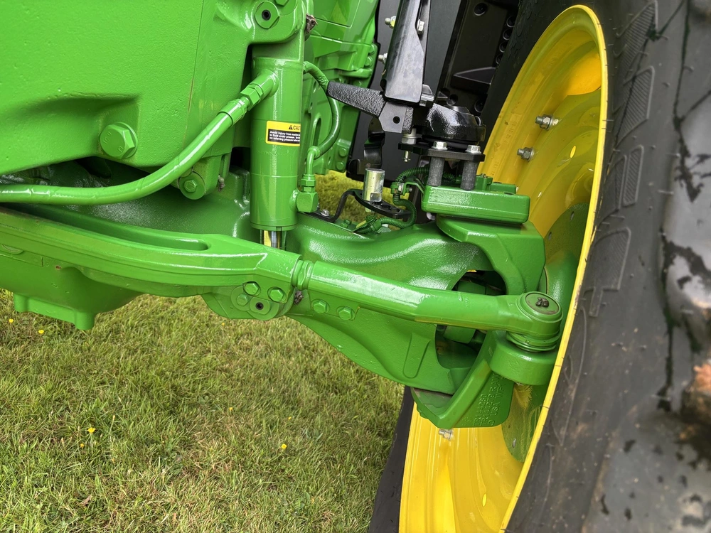 2025 John Deere 7r 210 alt
