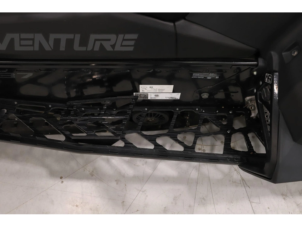 2024 Polaris 650 Indy Adventure 137 alt