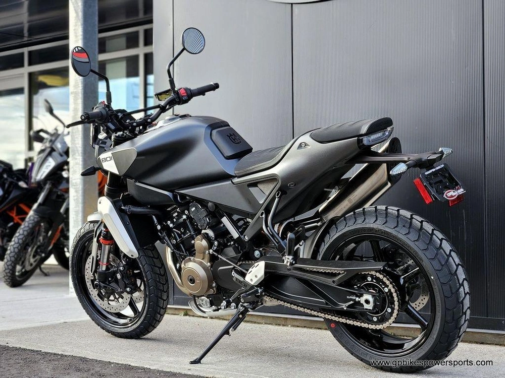 2025 Husqvarna Svartpilen 801