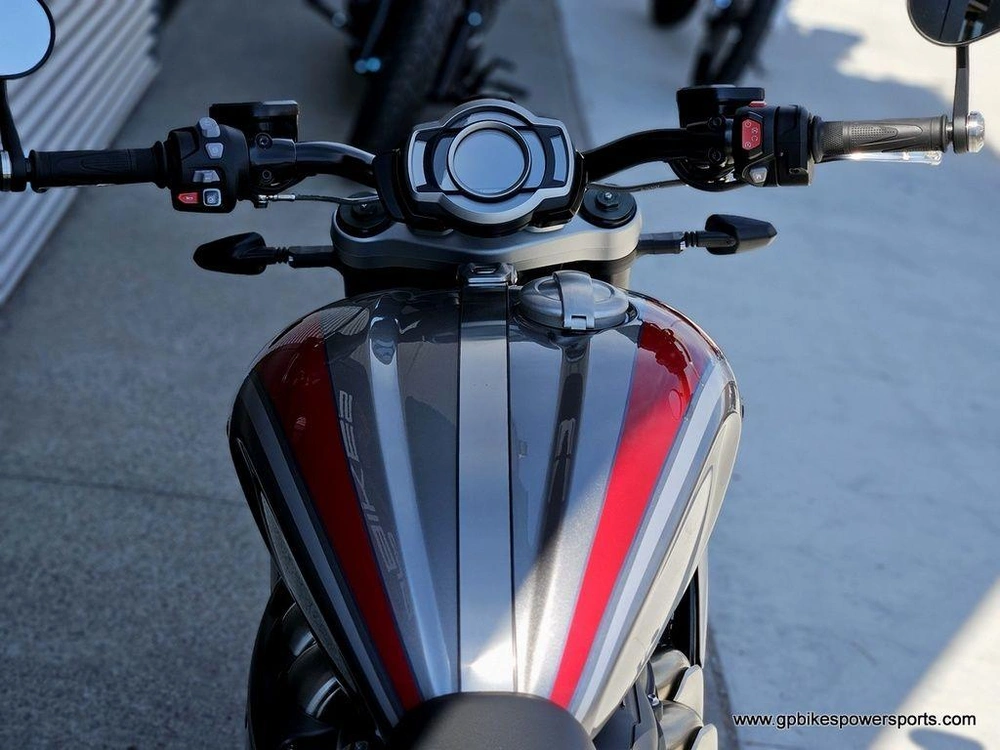 2023 Triumph Rocket 3 R Silver Ice Cranberry Red