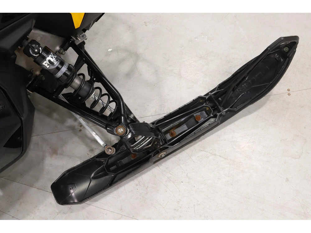 2024 Polaris 650 Indy Adventure 137 alt