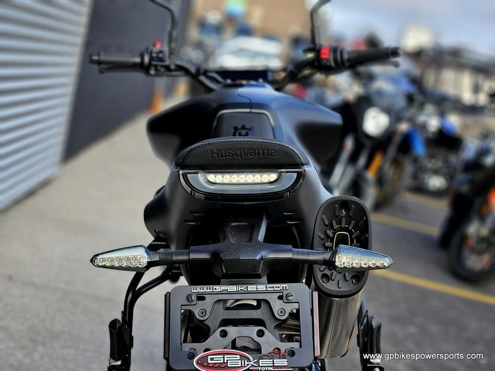 2025 Husqvarna Svartpilen 801