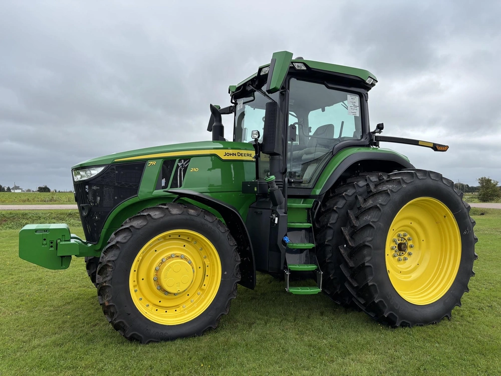 2025 John Deere 7r 210 alt