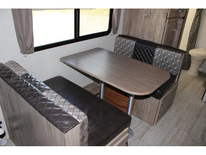Forest River Palomino 211bh 2020 alt