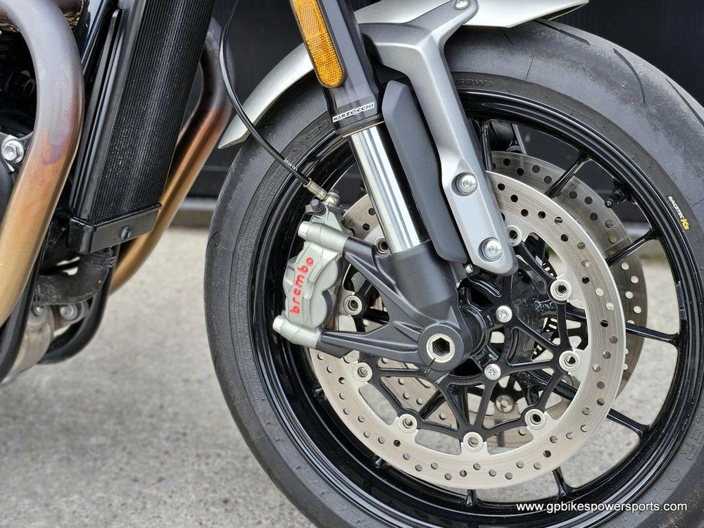 2024 Triumph Speed Twin 1200 Stealth Edition