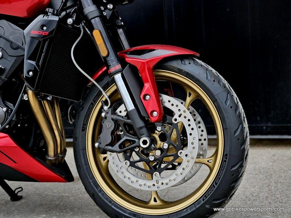 2026 Triumph Trident 800 Carnival Red