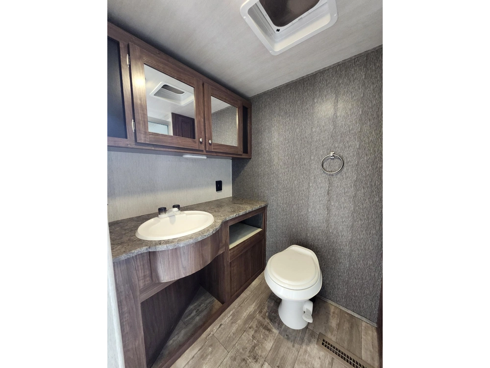 Heartland Rv Pioneer 271 Rb 2018