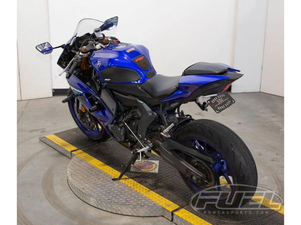 2025 Yamaha Yzf-r7 alt