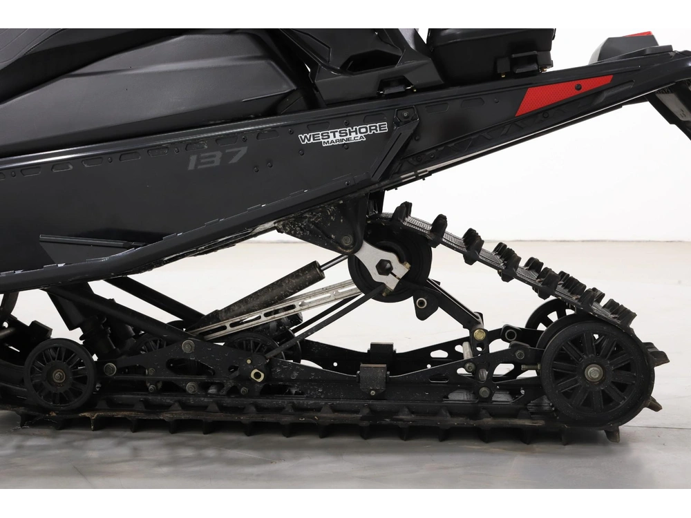 2025 Polaris 650 Indy Adventure 137 alt