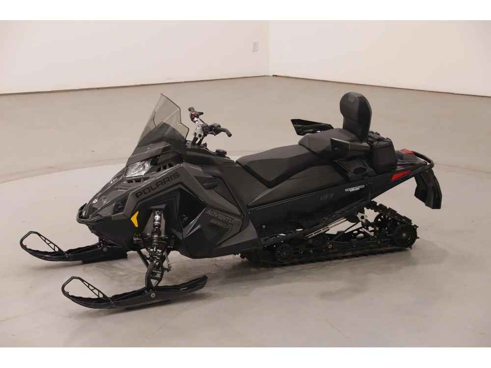2025 Polaris 650 Indy Adventure 137 alt