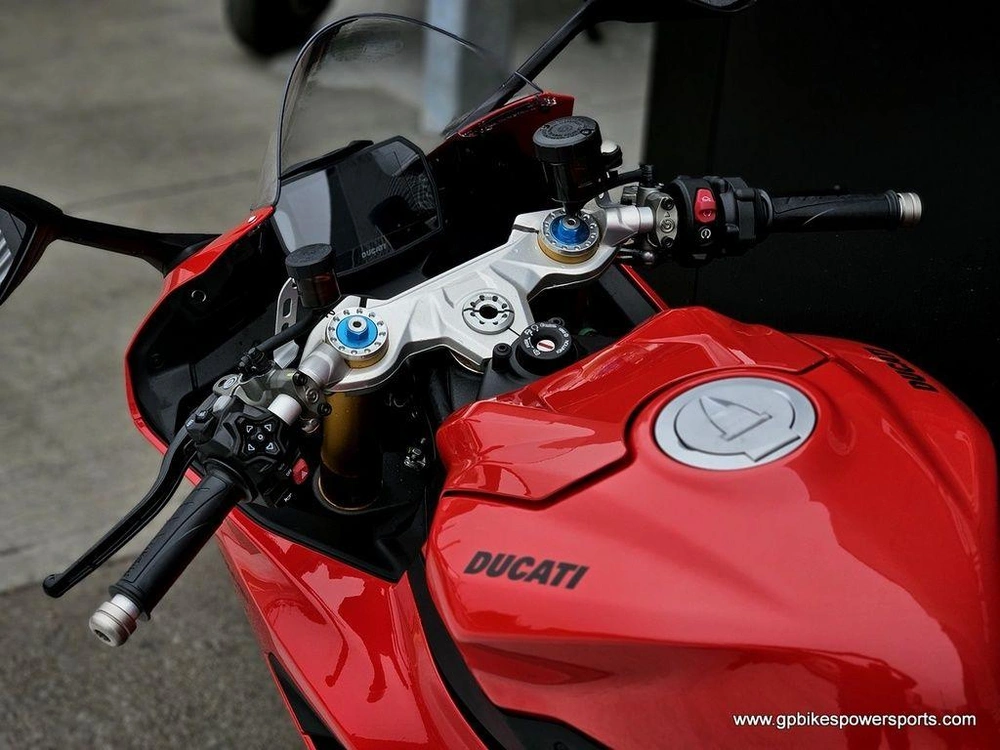 2026 Ducati Panigale V2 S Red