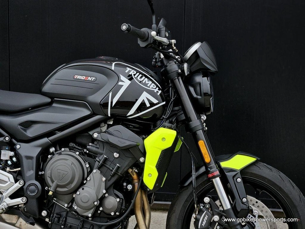 2024 Triumph Trident 660 Jet Black/triumph Racing Yellow