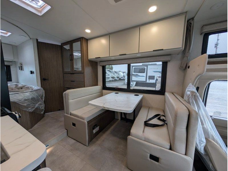 Thor Motor Coach Echelon Lc21 2027 alt