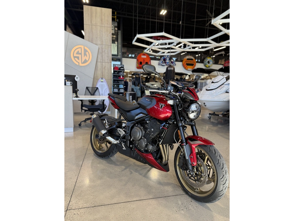 2026 Triumph Trident 800 alt