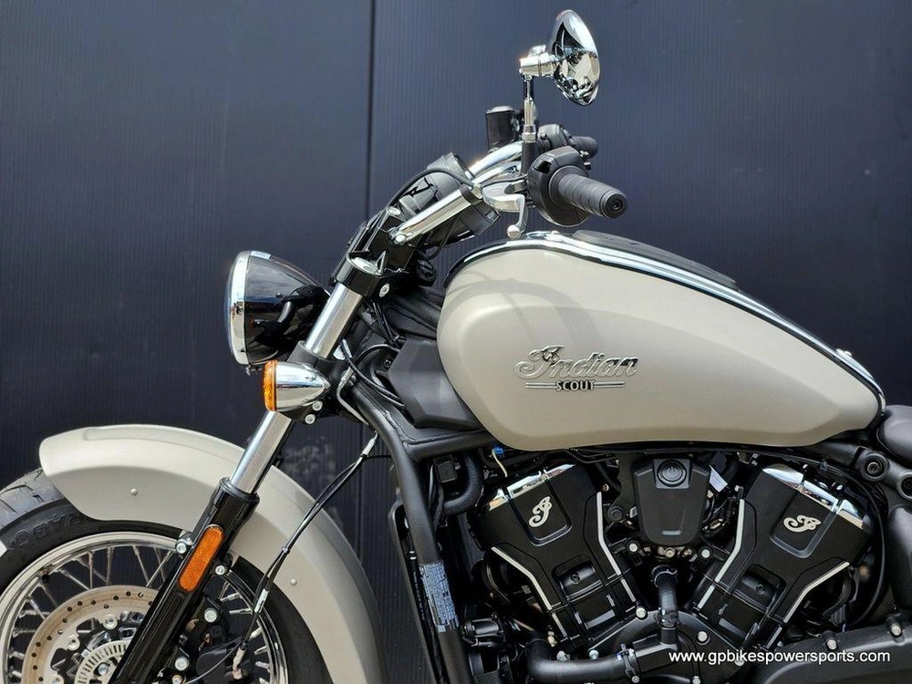 2025 Indian Motorcycle Scout® Classic Limited + Tech Silver Quartz Smoke