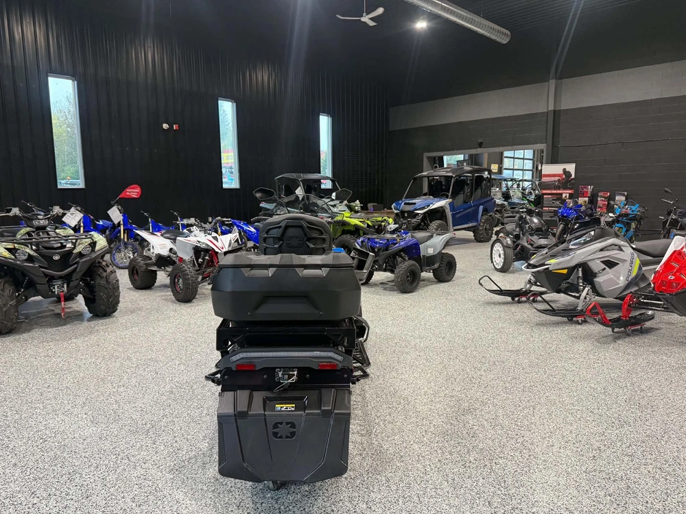 2027 Polaris Titan Adventure Ultimate 155 1.8 alt