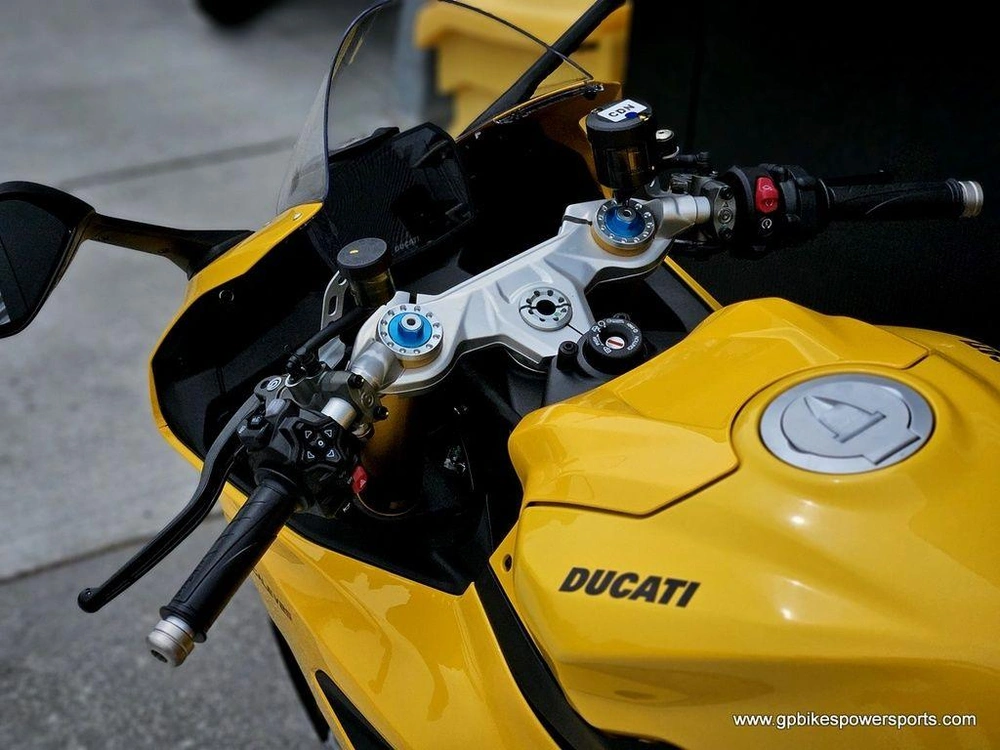 2026 Ducati Panigale V2 S Yellow