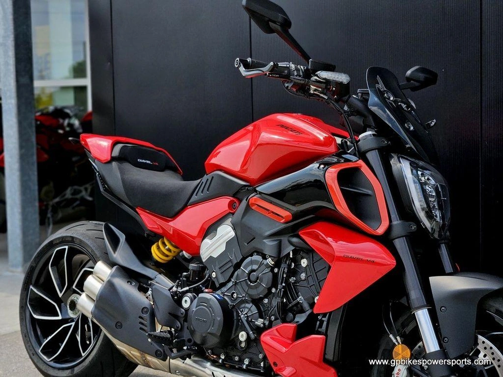 2024 Ducati Diavel V4 Red
