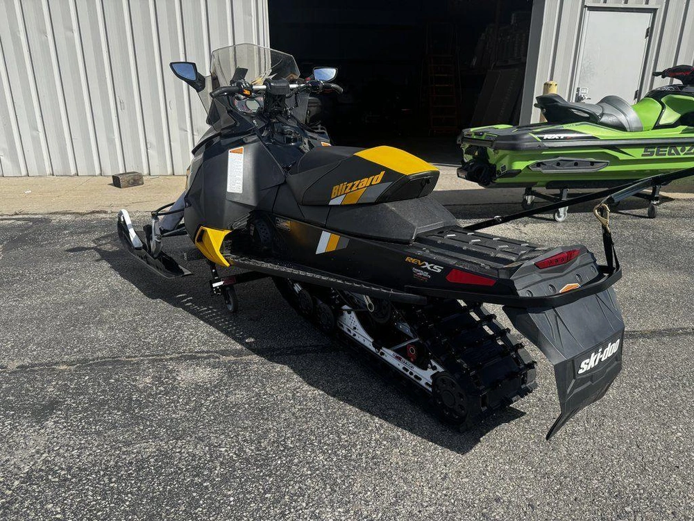 2017 Ski-doo Mxz® Blizzard Rotax® 900 Ace Ice Ripper Xt 1.25 Rev-xs