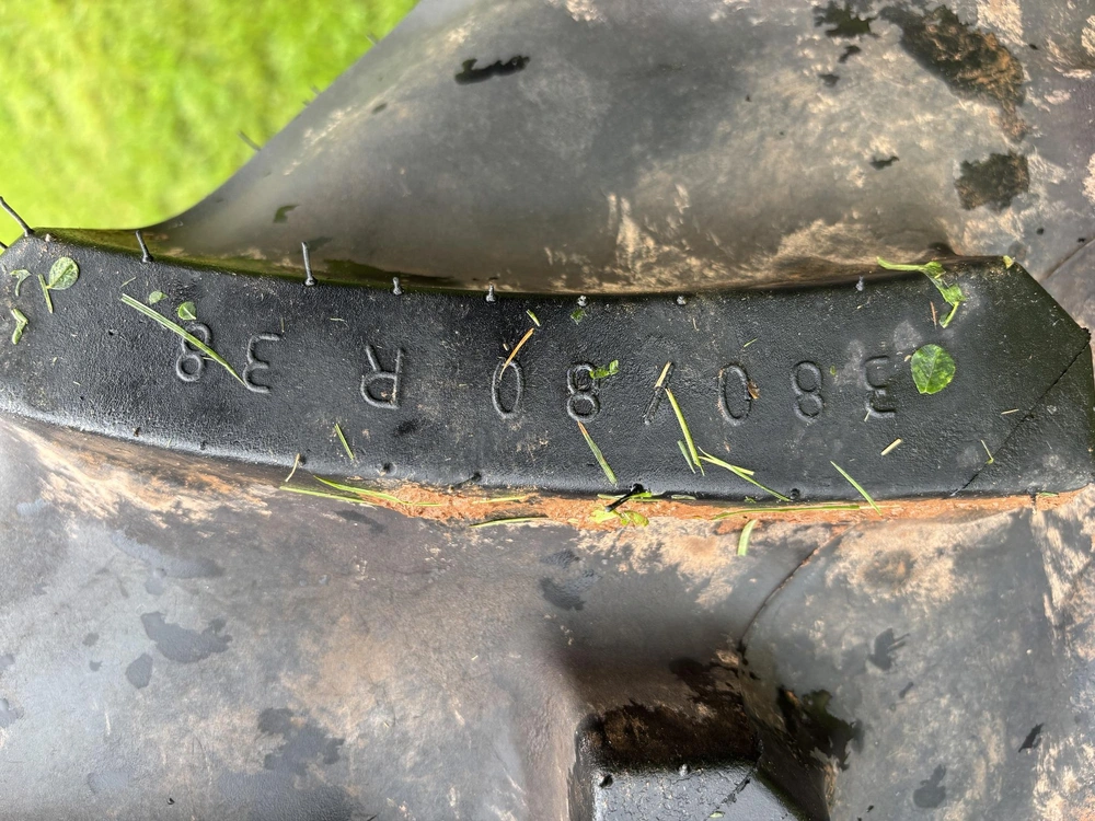 2025 John Deere 7r 210 alt