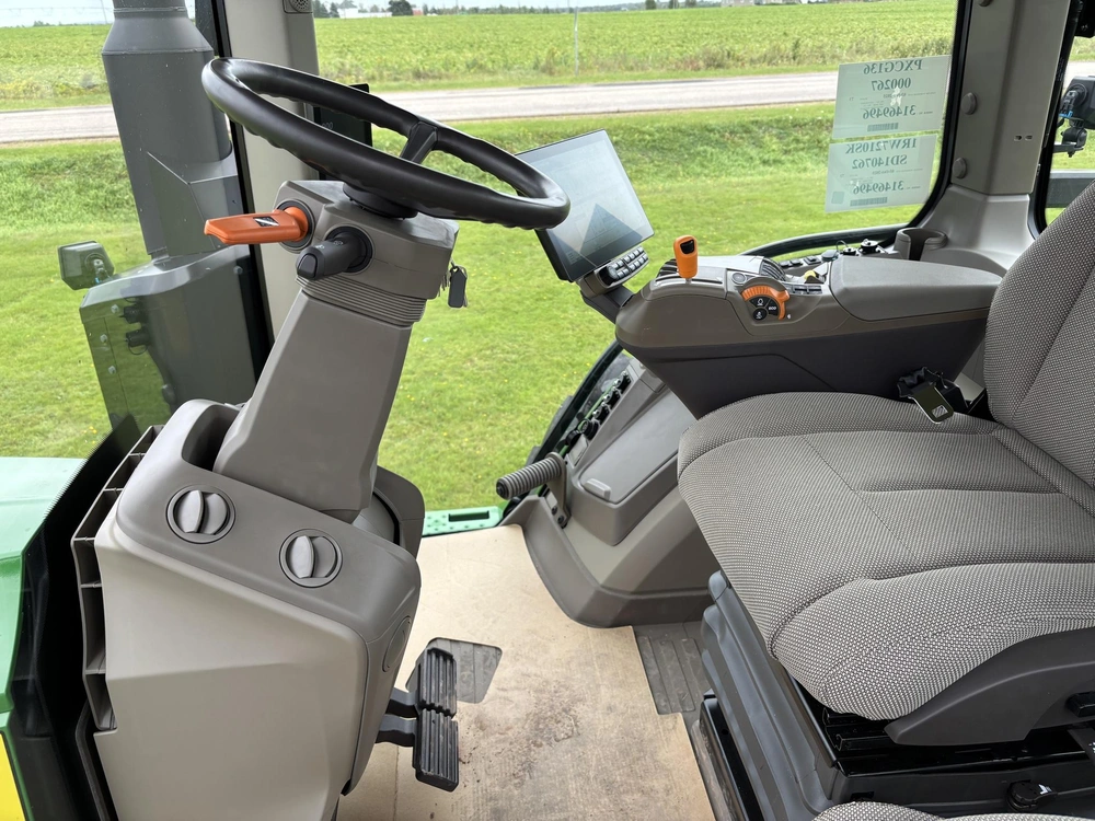 2025 John Deere 7r 210 alt
