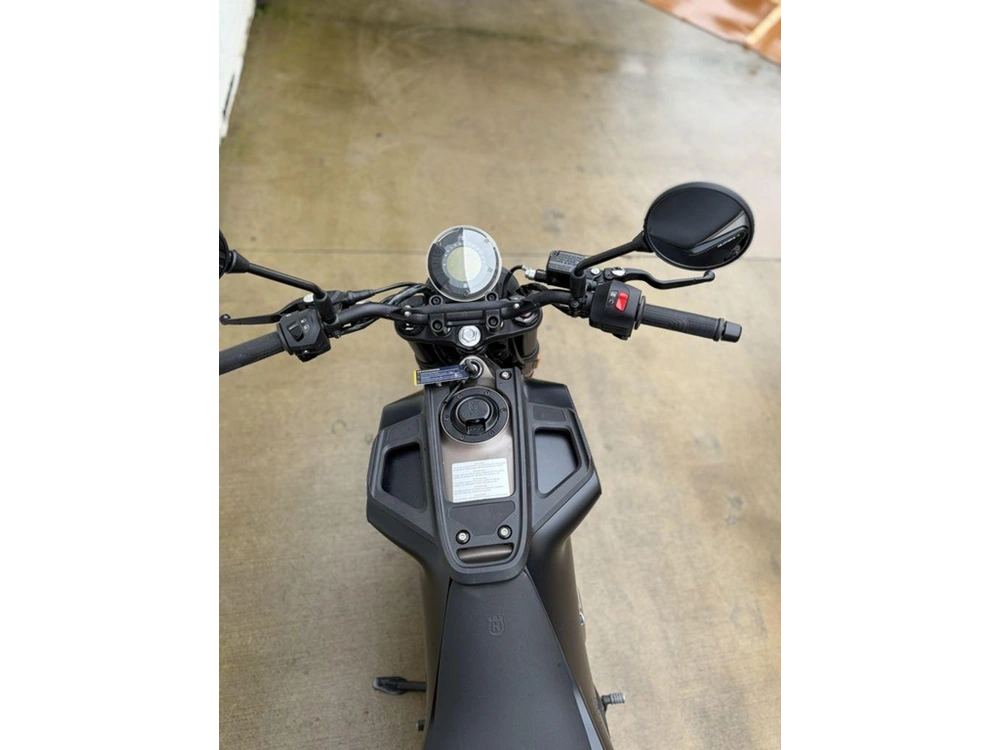 2023 Husqvarna Svartpilen 401
