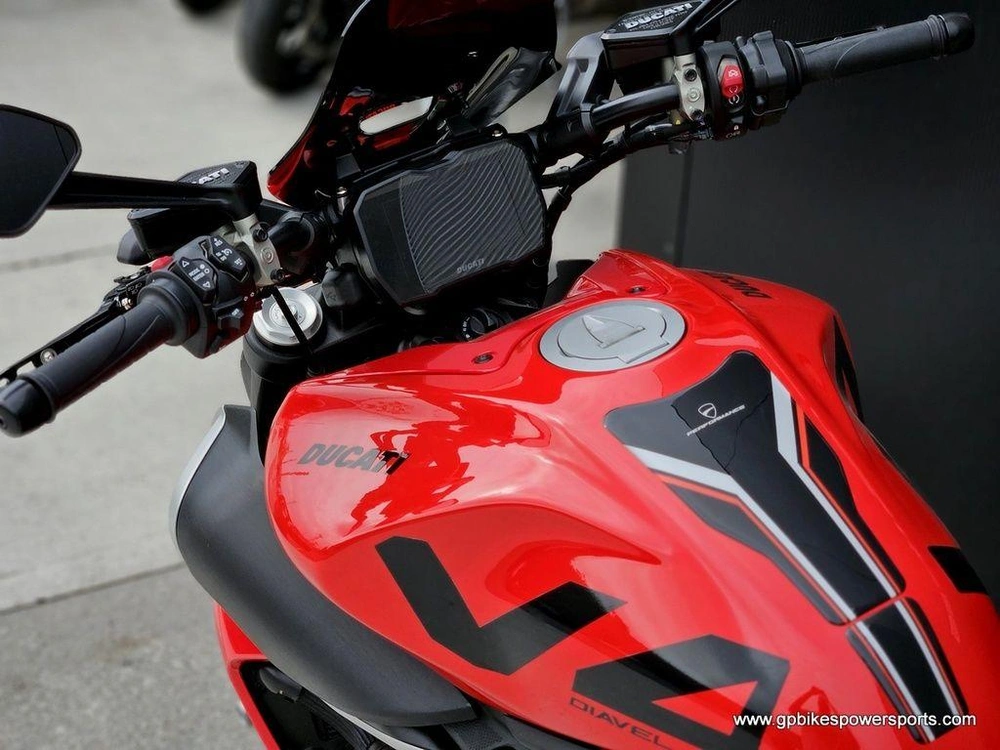 2023 Ducati Diavel V4 Ducati Red
