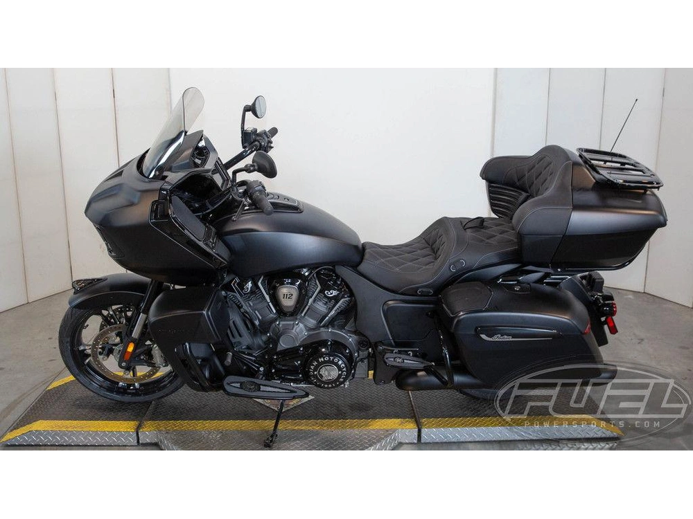 2025 Indian Motorcycle Pursuit® Dark Horse® 112 W/powerband Audio Black Smoke alt