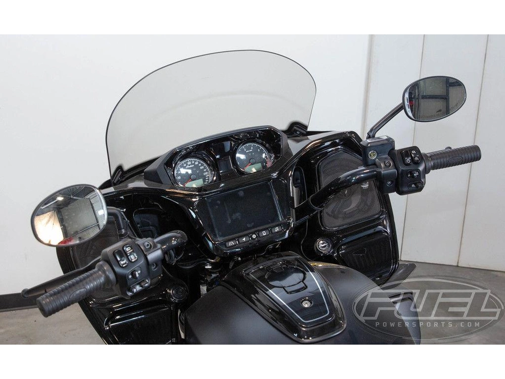 2025 Indian Motorcycle Pursuit® Dark Horse® 112 W/powerband Audio Black Smoke alt
