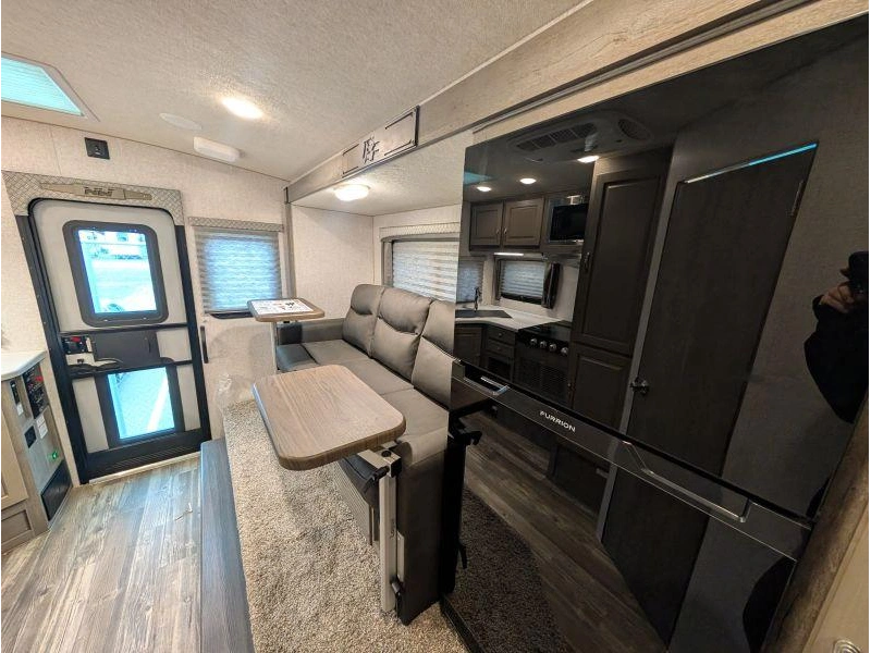 2027 Northwood Arctic Fox 992 alt