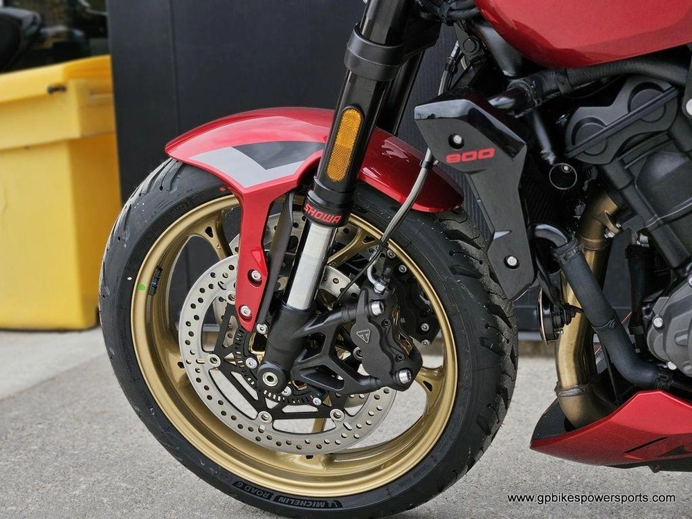 2026 Triumph Trident 800 Carnival Red