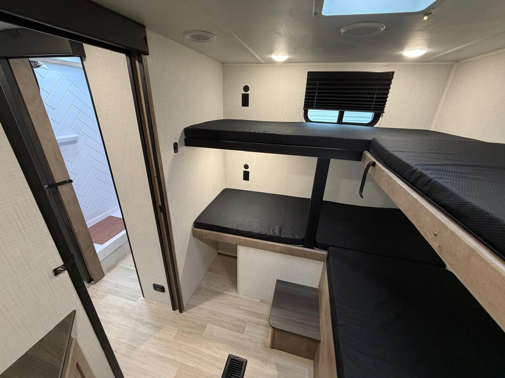 2027 Keystone Rv Springdale 2880brs alt
