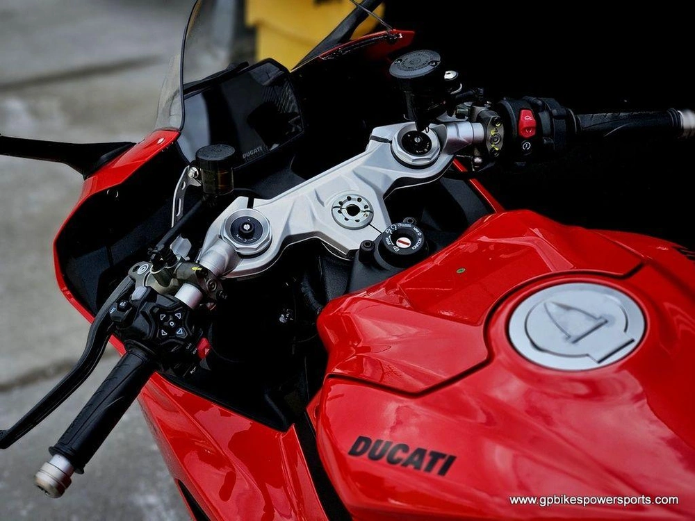 2026 Ducati Panigale V2 Red