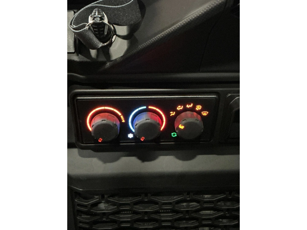 2027 Can-am Defender Xu Ltd Hd11 alt
