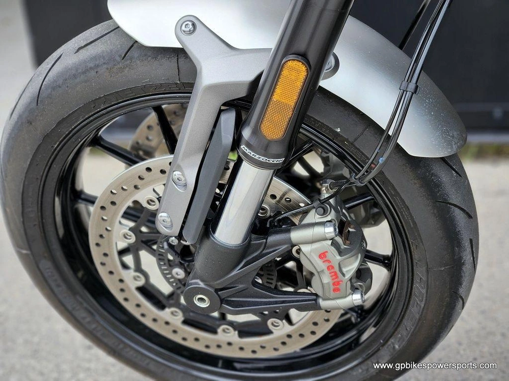 2024 Triumph Speed Twin 1200 Stealth Edition
