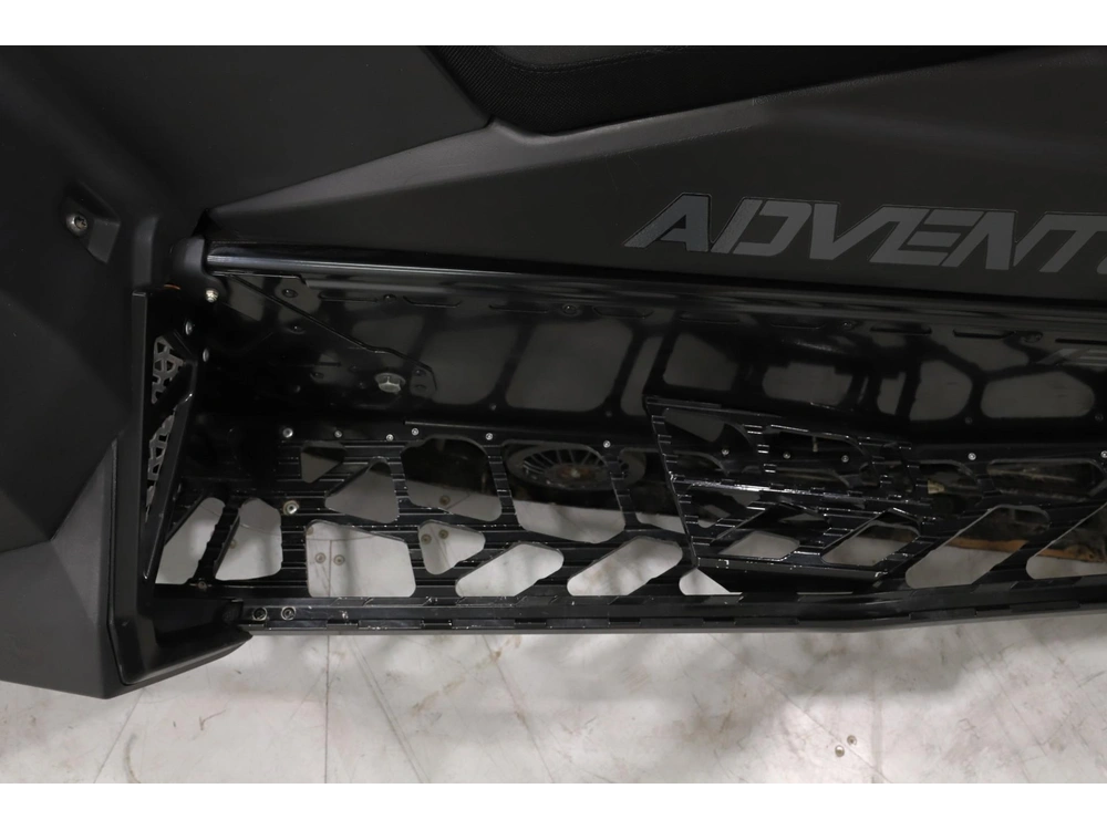 2024 Polaris 650 Indy Adventure 137 alt