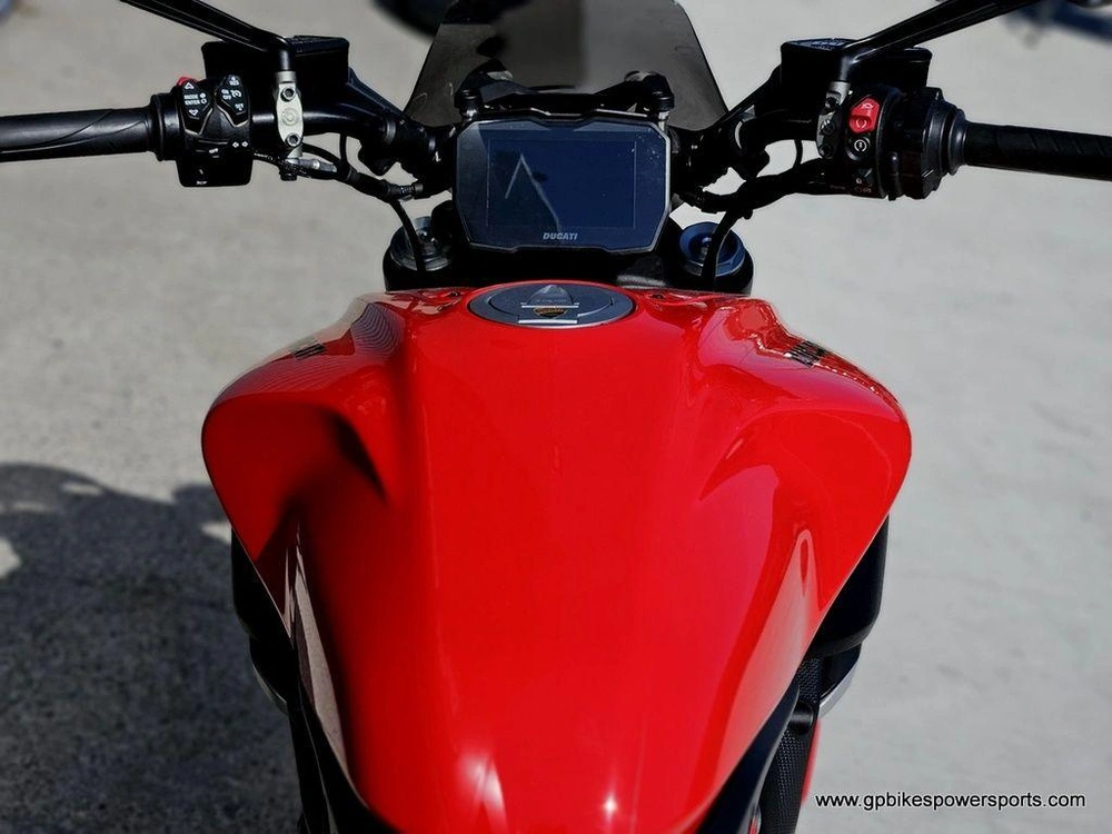 2024 Ducati Diavel V4 Red