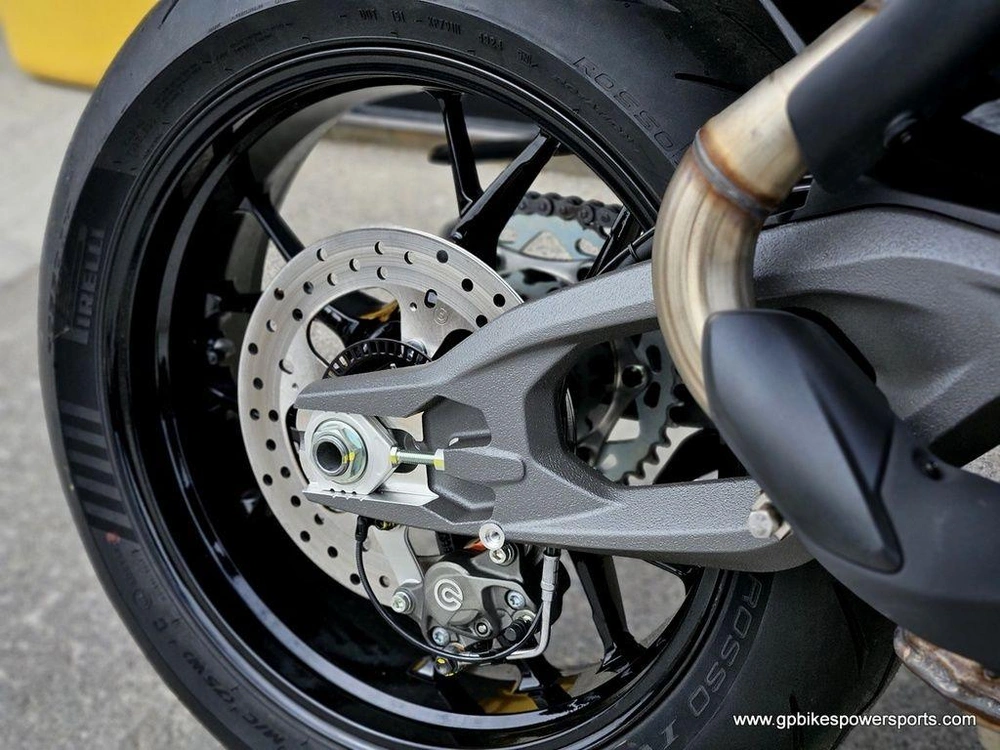 2026 Ducati Streetfighter V2 S Red