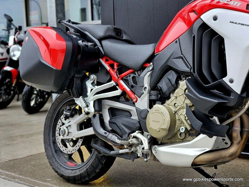 2022 Ducati Multistrada V4s Ducati Red / Forged Wheels