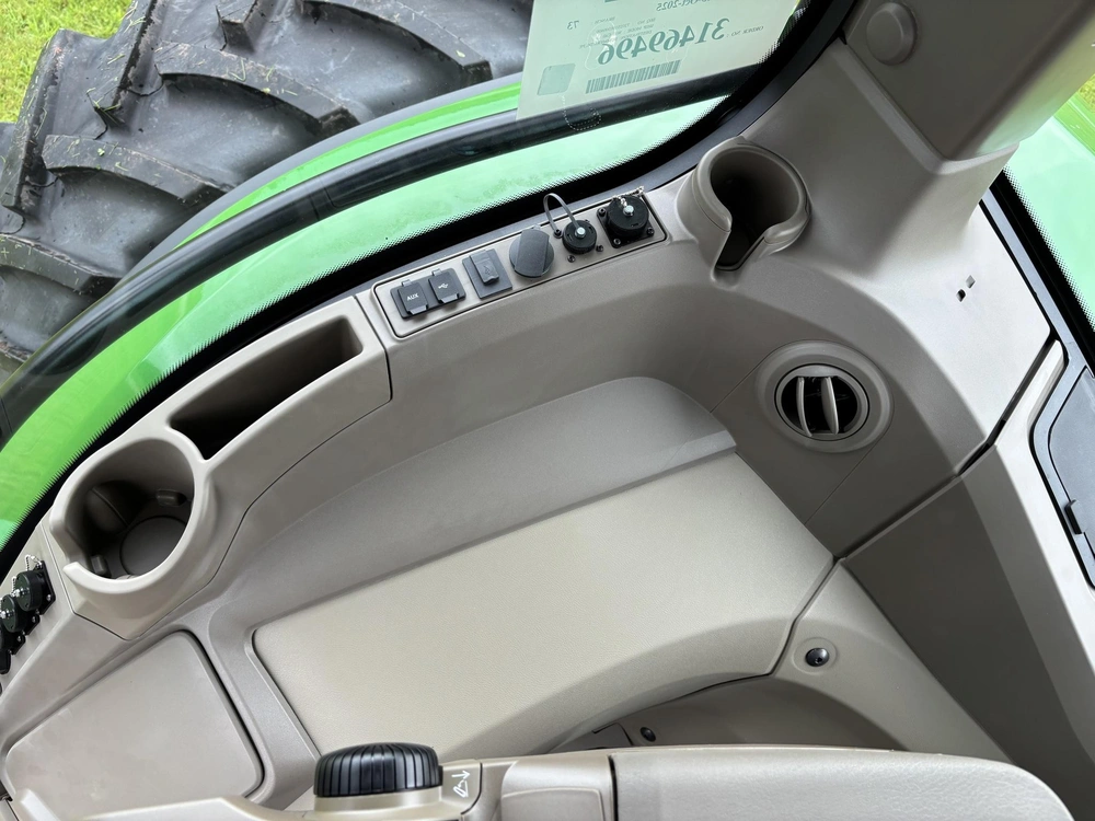 2025 John Deere 7r 210 alt
