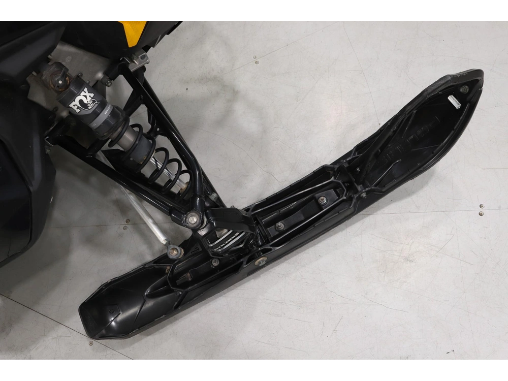 2024 Polaris 650 Indy Adventure 137 alt