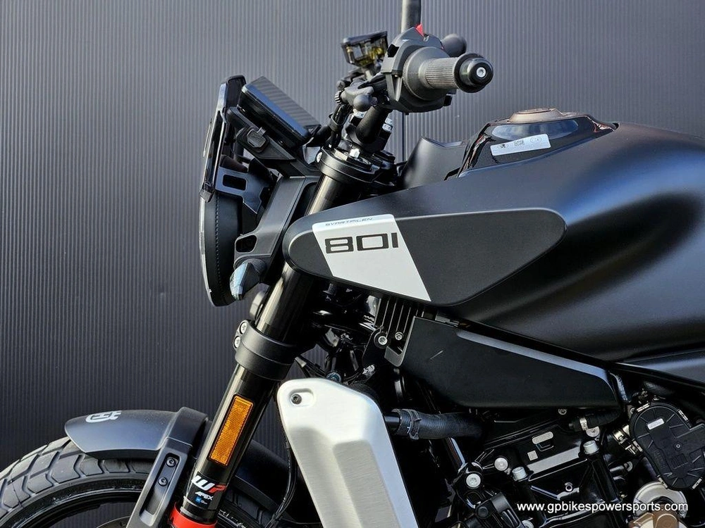 2025 Husqvarna Svartpilen 801